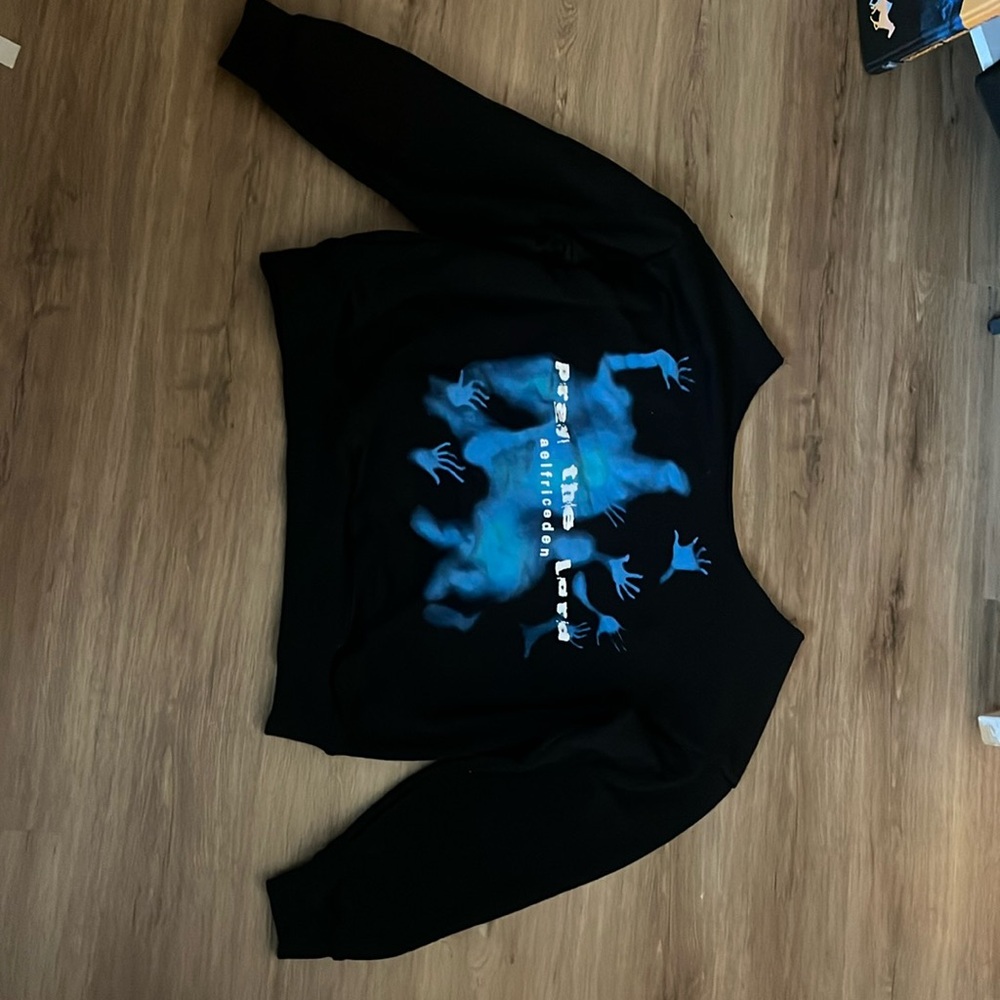 Praise the lord aelfriceden off the shoulder pull over